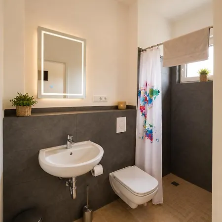 Omni - Homes - Waldstrasse *
